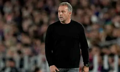هانسي فليك يُعطي رأيه في هزيمة برشلونة أمام ألافيس